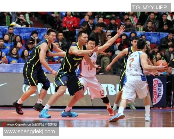 成都篮球队逆袭之路揭秘洲际杯特别报道展现团队精神与奋斗历程