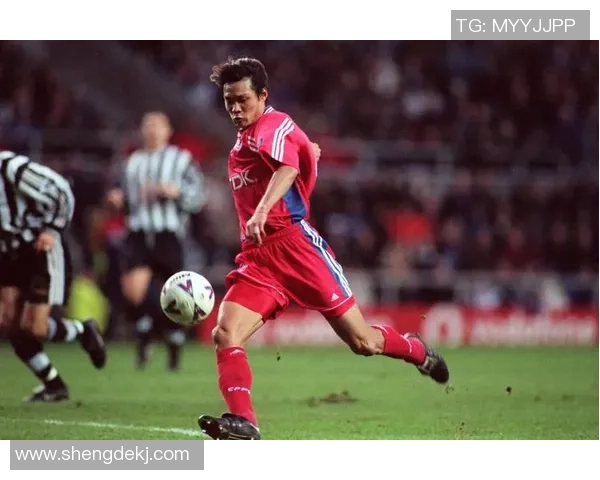 足球明星半脸壁纸展现运动魅力与个性风采的完美结合 足球明星半脸壁纸展现运动魅力与个性风采的完美结合