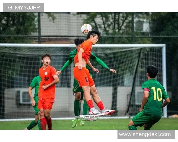 奋勇争先夺得足球冠军展现团队精神与拼搏意志的辉煌时刻