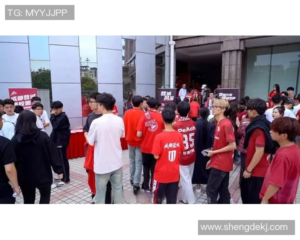 九巴足球热情澎湃球迷齐聚共庆球队辉煌时刻与未来展望 九巴足球热情澎湃球迷齐聚共庆球队辉煌时刻与未来展望