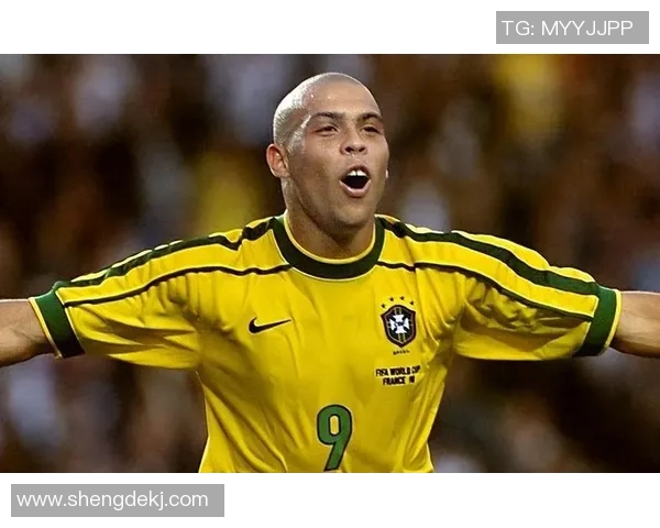 足球传奇老罗纳尔多的辉煌历程与不朽影响力探讨 足球传奇老罗纳尔多的辉煌历程与不朽影响力探讨